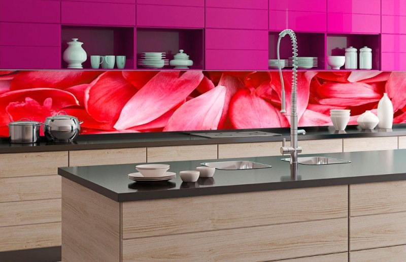 Fototapety - Samolepicí Fototapeta do kuchyně - Červené okvětní lístky KI-350-056 | 350x60 cm Samolepicí Fototapeta do kuchyně - Červené okvětní lístky KI-350-056 | 350x60 cm - Fototapety